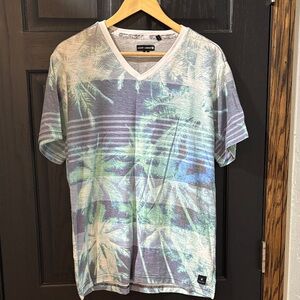 Ocean Current Palm-Print V-Neck Tee in Light Green and Blue